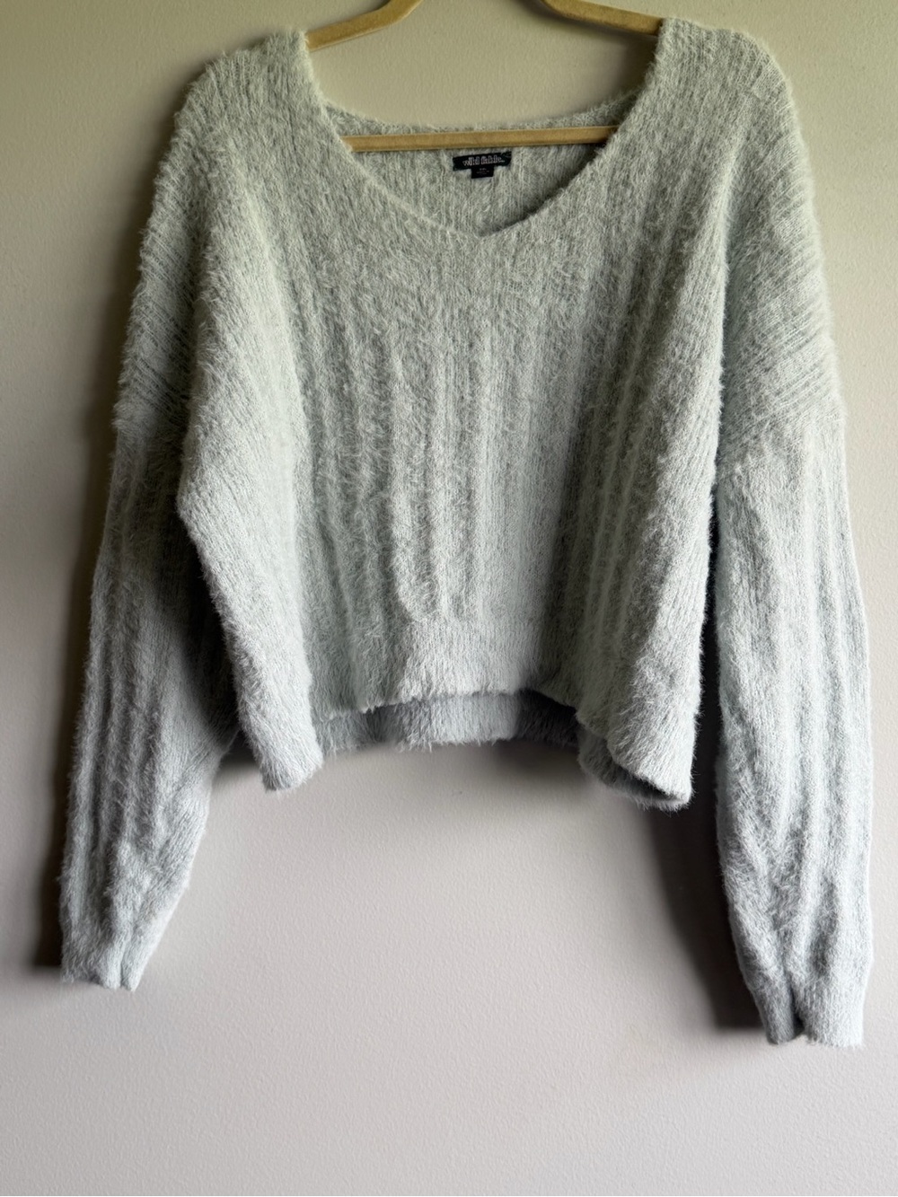 Wild Fable Soft V-Neck Fuzzy Crew Sweater in Light Mint Gray